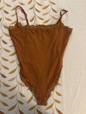 SKIMS Lace-Trim Satin-Feel Bodysuit in Rust